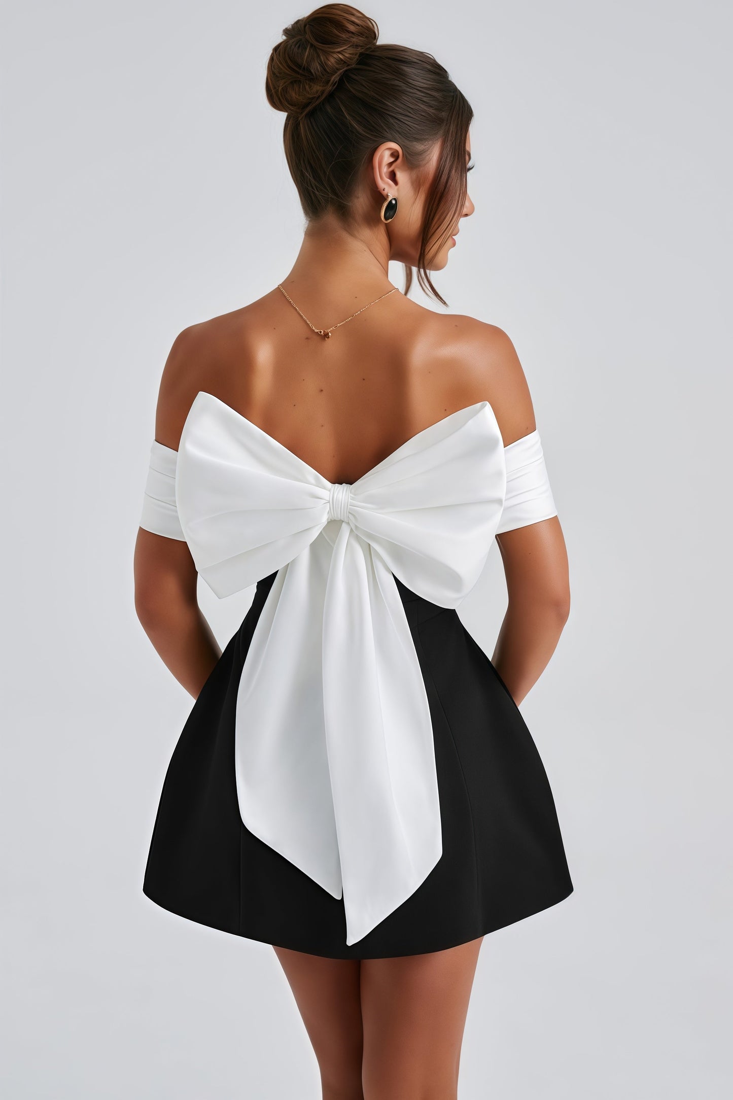 Mini sukienka Bardot Bubblehem w czarno-białe paski