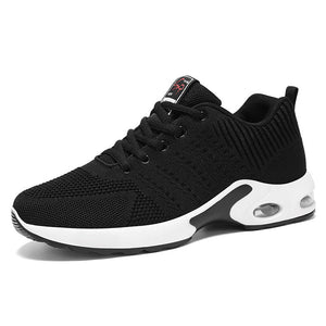Tył męskich sneakersów biegowych z wyściełaną podporą pięty