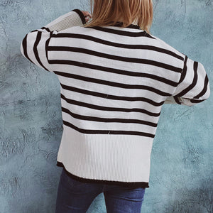 Wygodny sweter w paski do warstwowych stylizacji