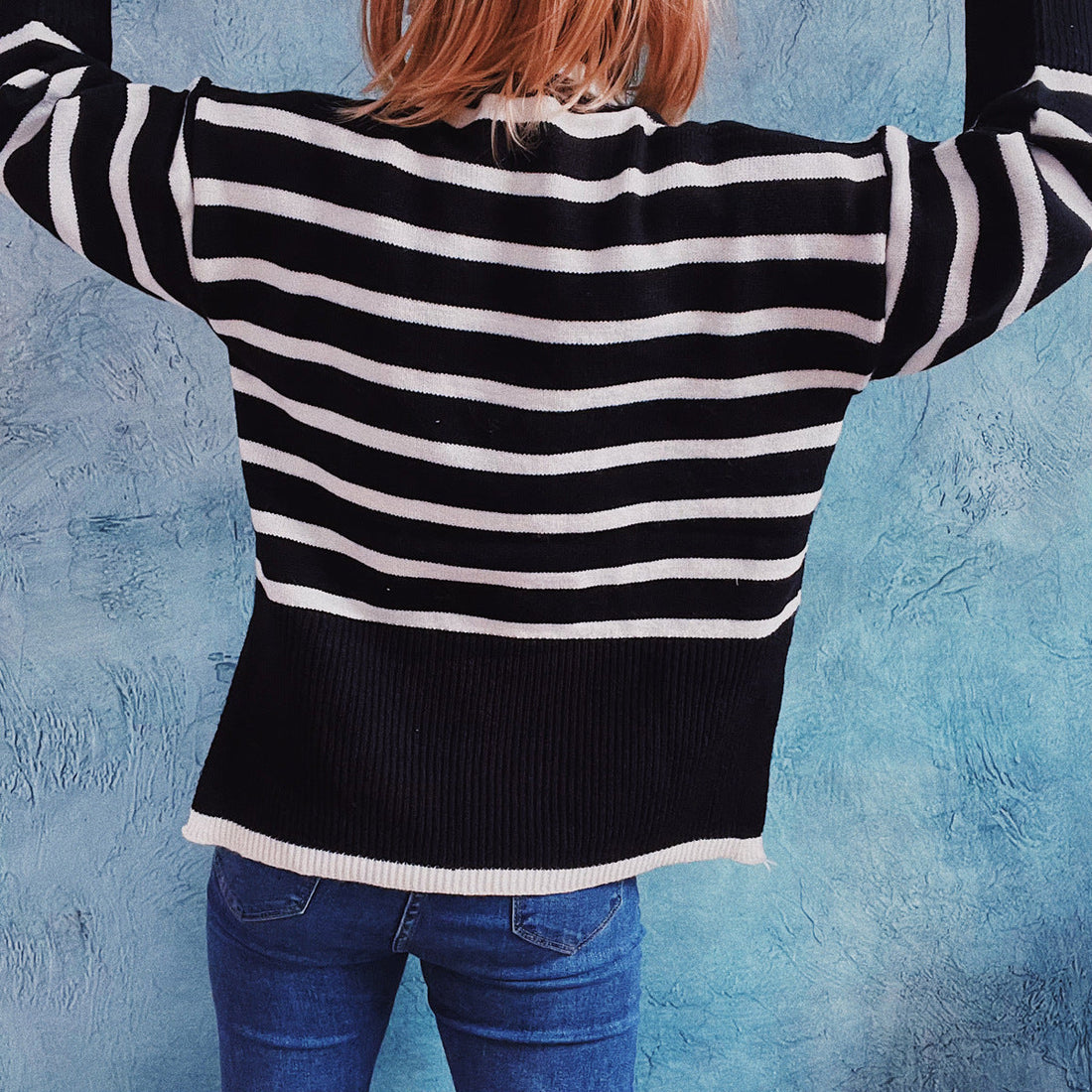 Sweter w paski do codziennych stylizacji