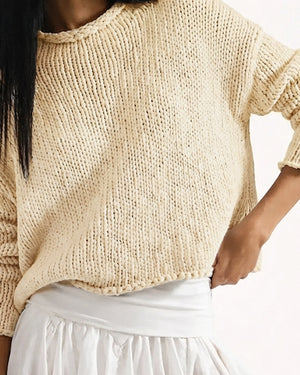 Gładki krótki sweter damski do stylizacji casualowych