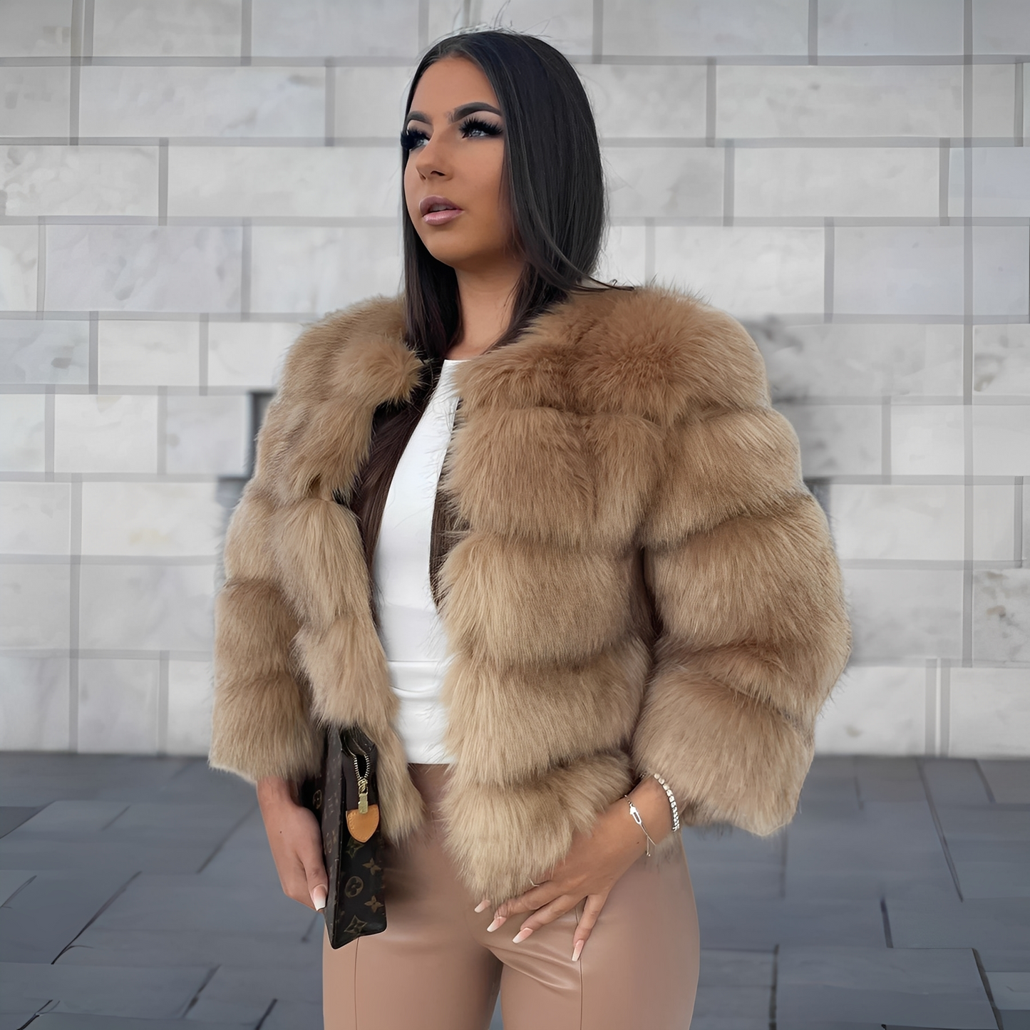 Amelia - Elegancki, ciepły sztuczny futrzany płaszcz dla kobiet