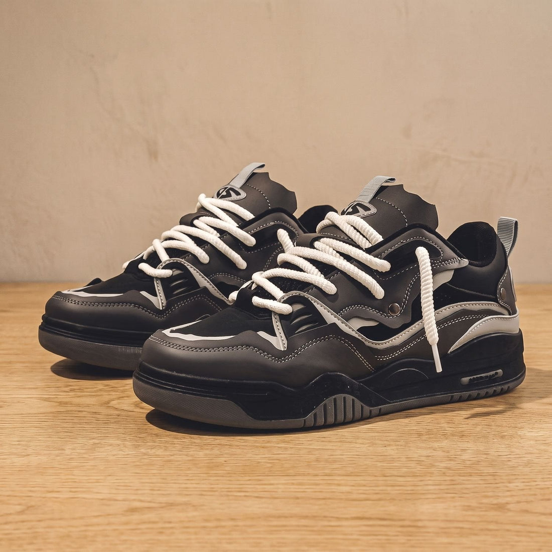 Biało-szare męskie sneakersy o masywnej sylwetce