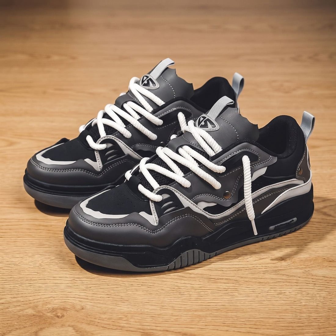 Niskie sneakersy męskie biało-szare z klasycznym sznurowaniem