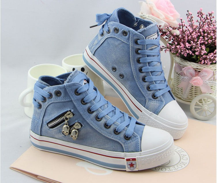 Wysokie sneakersy damskie w miejskim, casualowym stylu