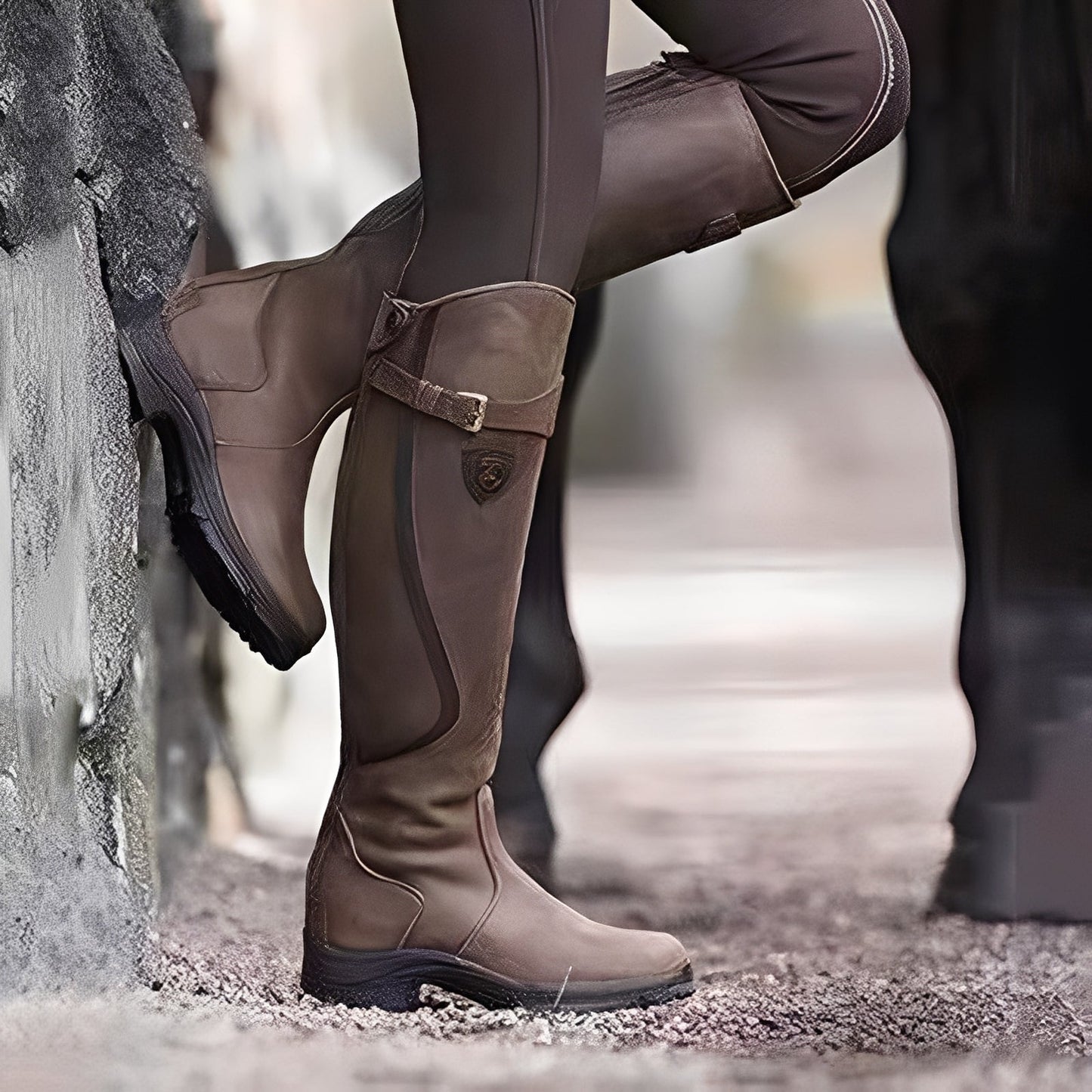 Lucie - Buty trekkingowe skórzane z paskiem dla kobiet