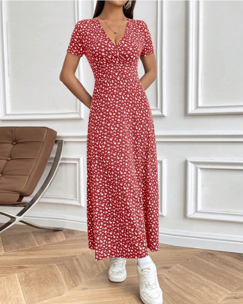 Elegancka obcisła sukienka z nadrukiem