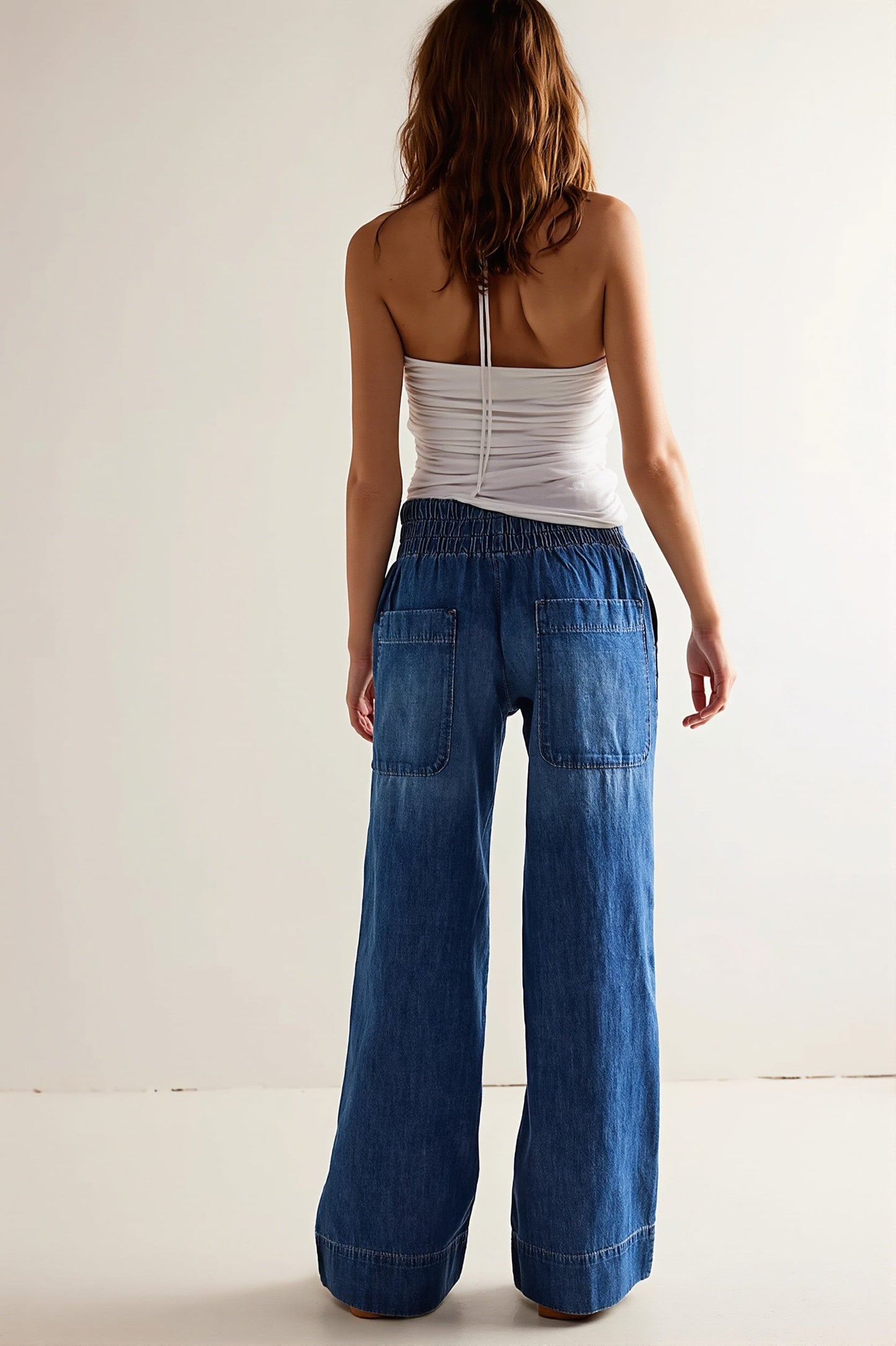 Damskie jeansy baggy z denimu, widok z tyłu