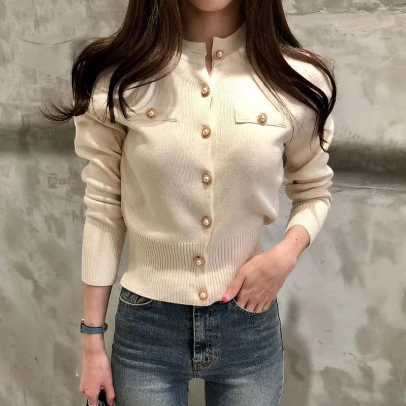 Damski dopasowany sweter na guziki z dzianiny