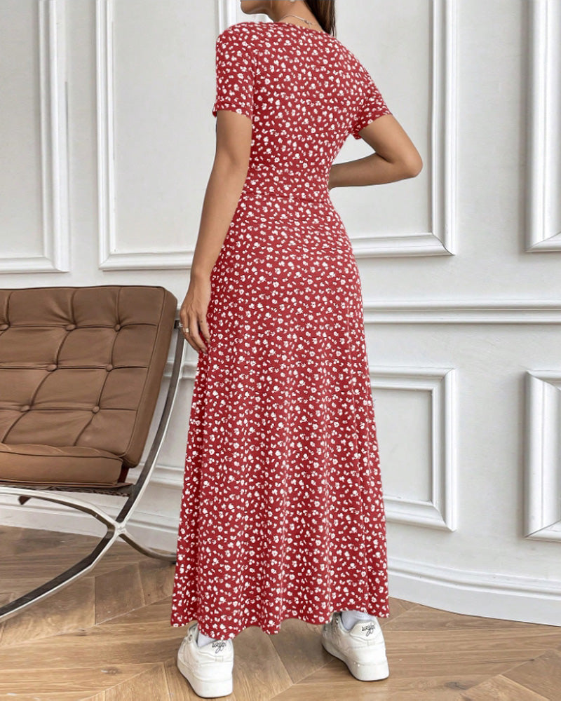 Elegancka obcisła sukienka z nadrukiem