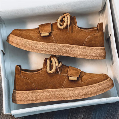 Damskie zamszowe sneakersy na platformie widok z tyłu