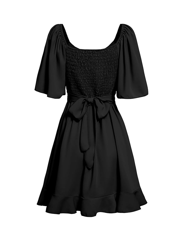 Zadziorna mini sukienka z falbanami, wiązanym w pasie i rozkloszowanymi rękawami