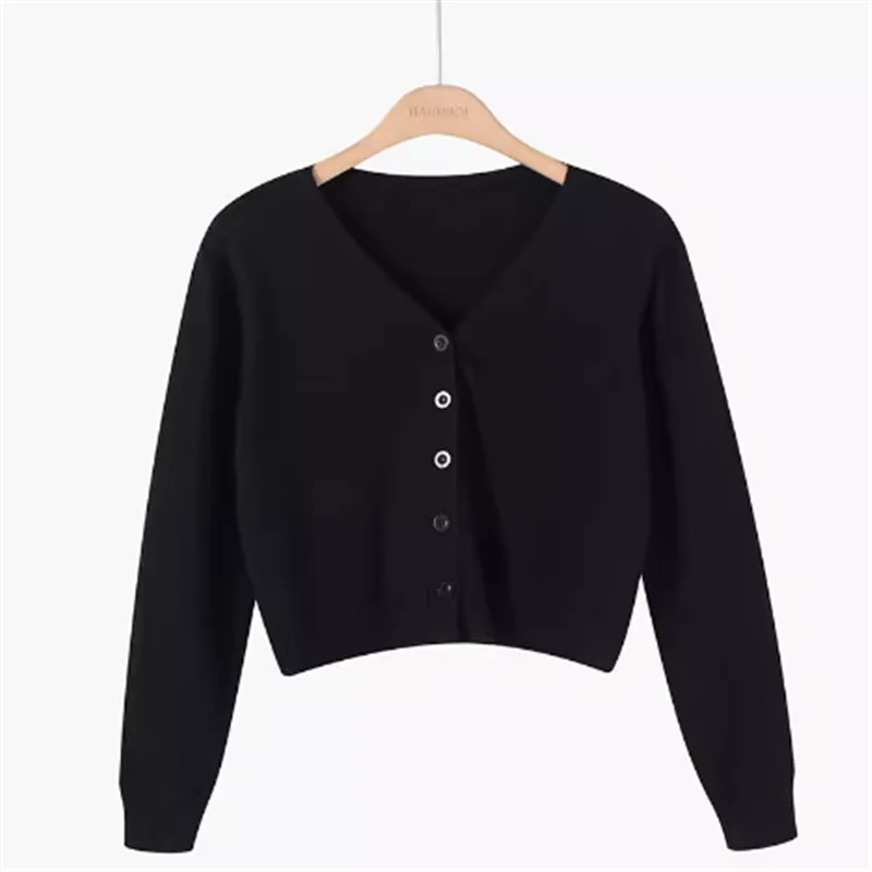 Krótki sweter damski z dzianiny z dekoltem w serek