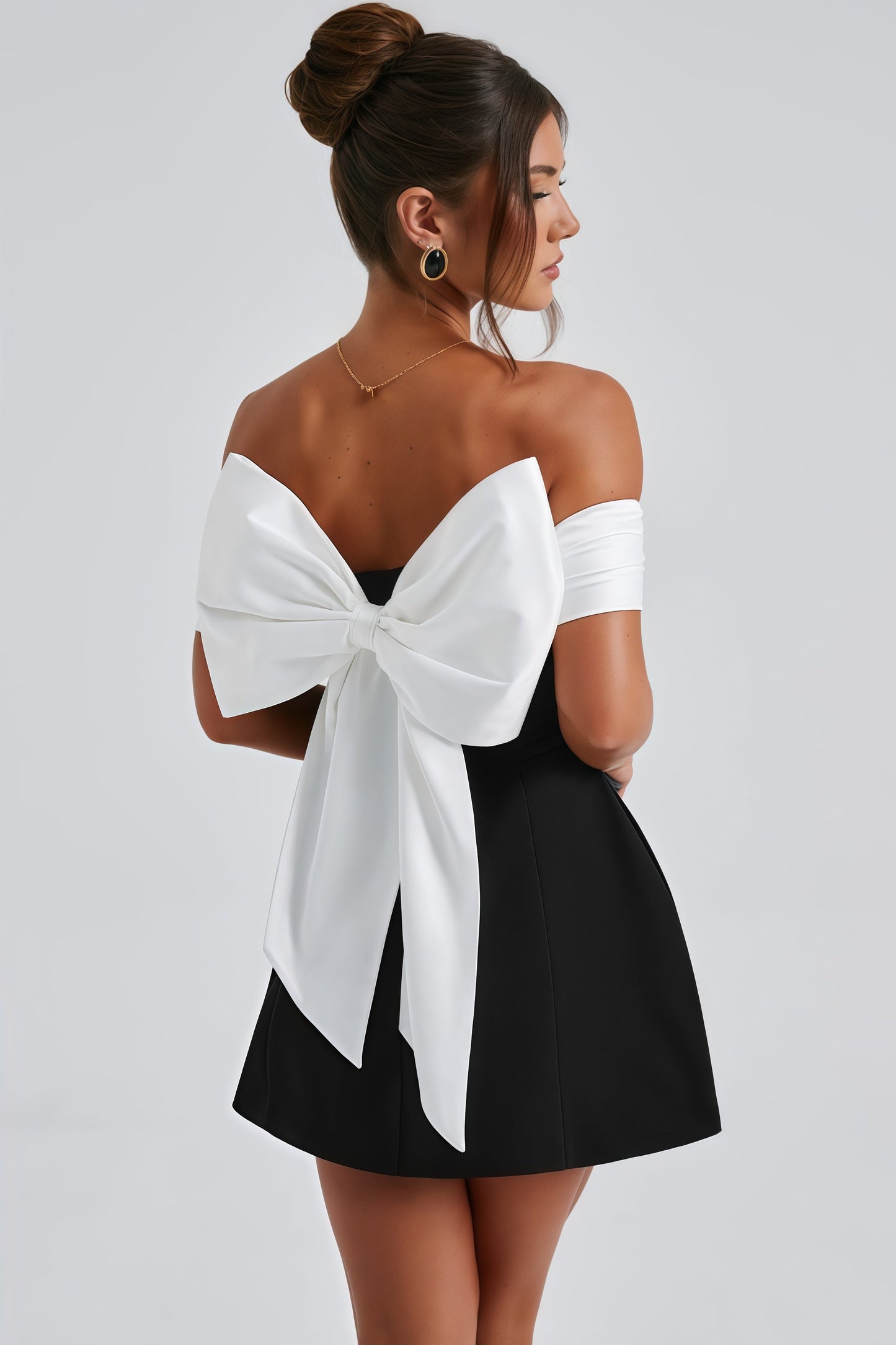 Mini sukienka Bardot Bubblehem w czarno-białe paski