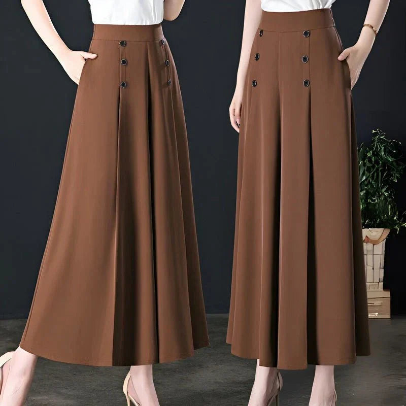 Detal tkaniny damskich spodni wide leg o swobodnym kroju