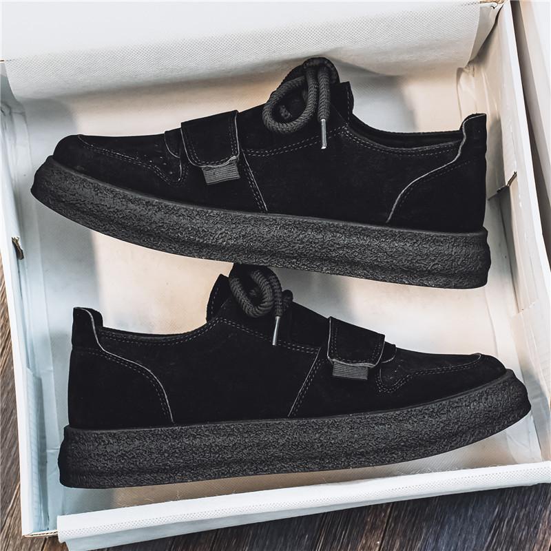 Damskie zamszowe sneakersy na platformie ujęcie z góry