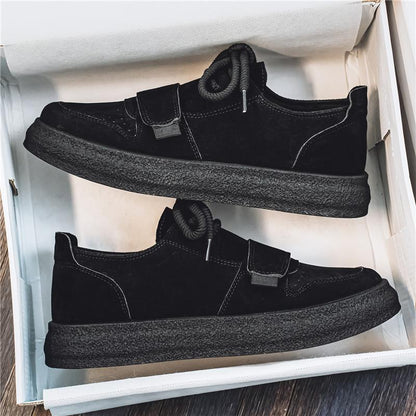 Damskie zamszowe sneakersy na platformie ujęcie z góry