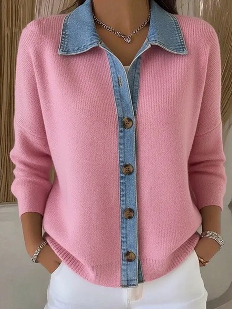 Sweter dziany z kołnierzem z denimu
