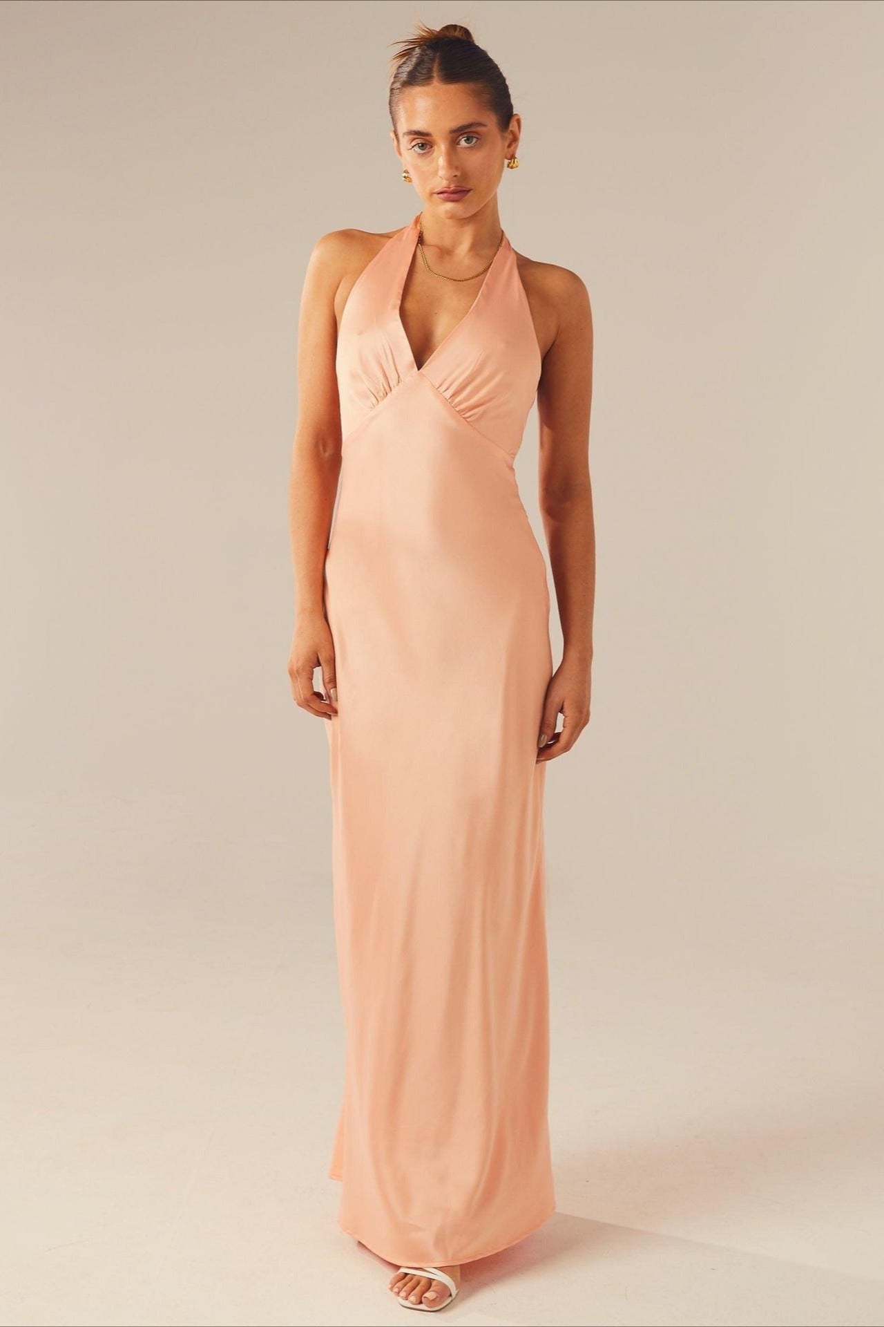 Damska sukienka maxi bodycon elegancka stylizacja na wyjście