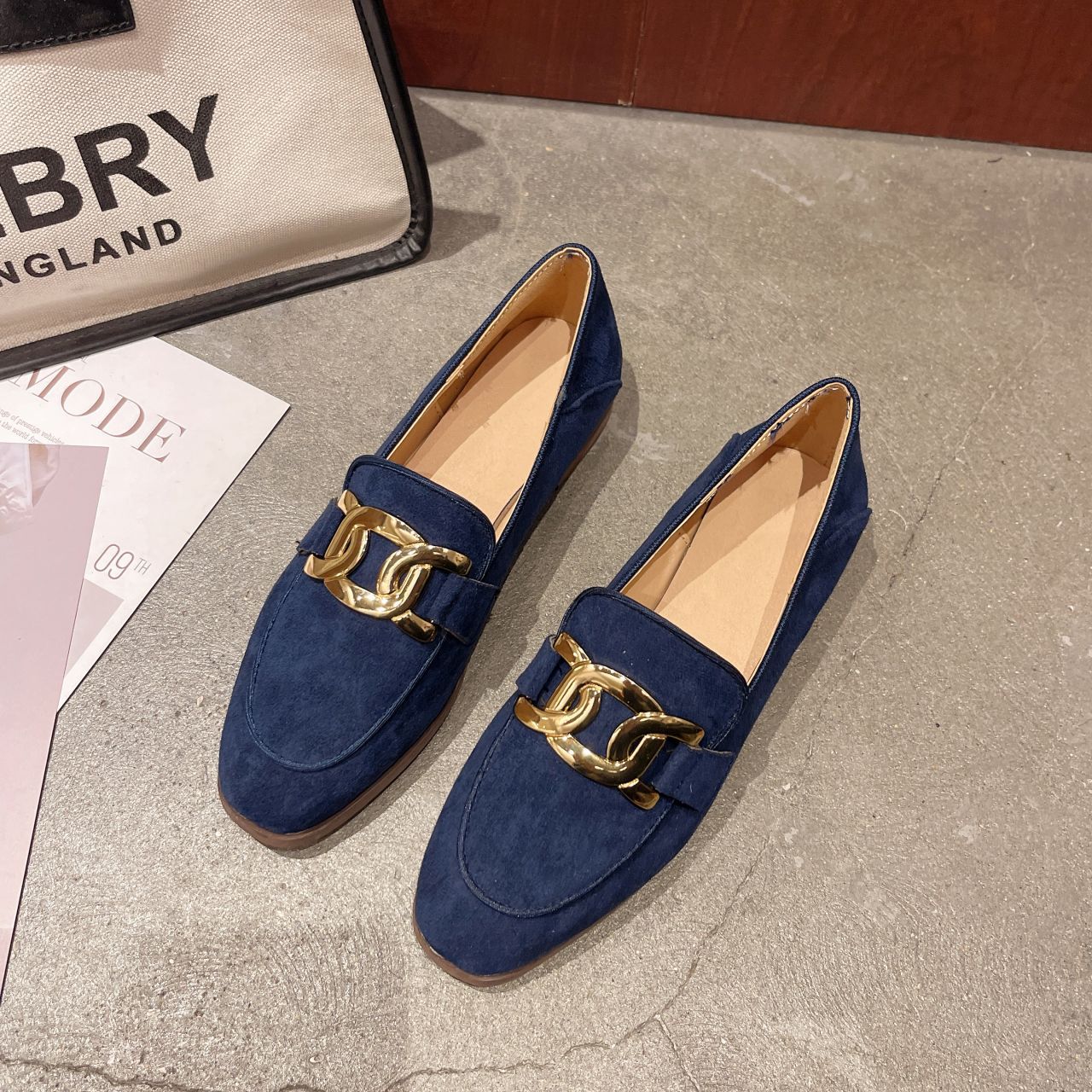 Alice - Klasyczne, masywne zamszowe loafers dla kobiet