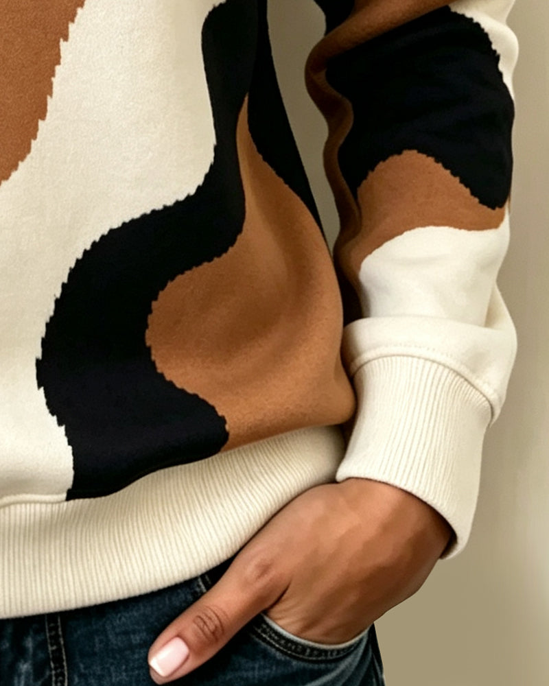 Bluza color block w casualowej stylizacji na co dzień
