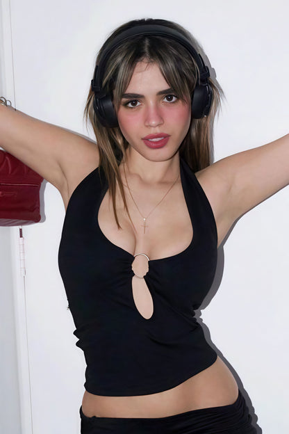 Dopasowany top halter damski do letnich stylizacji