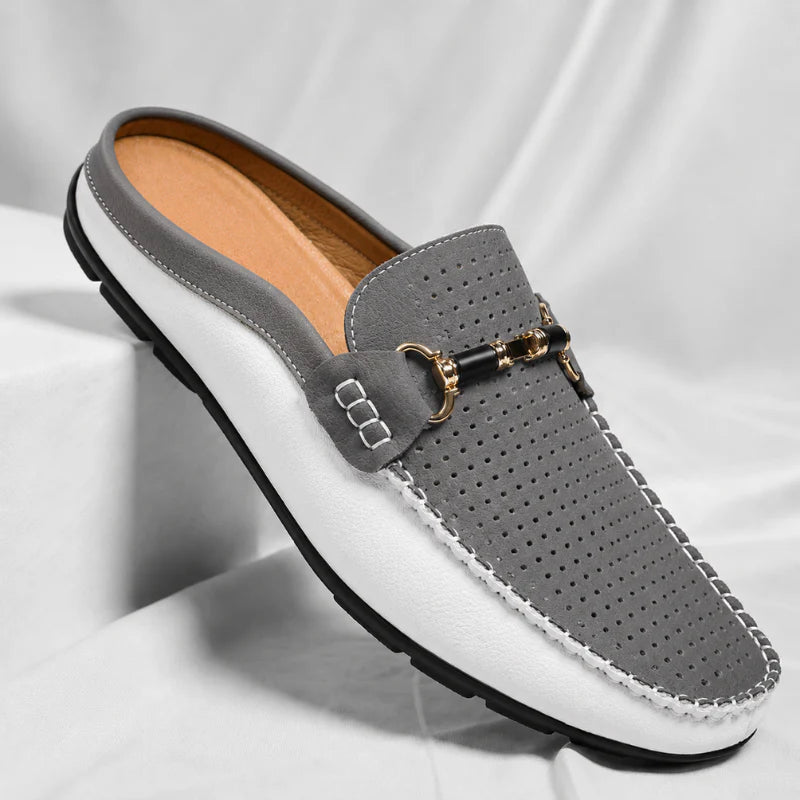 Perforowane męskie buty wsuwane w ujęciu z góry