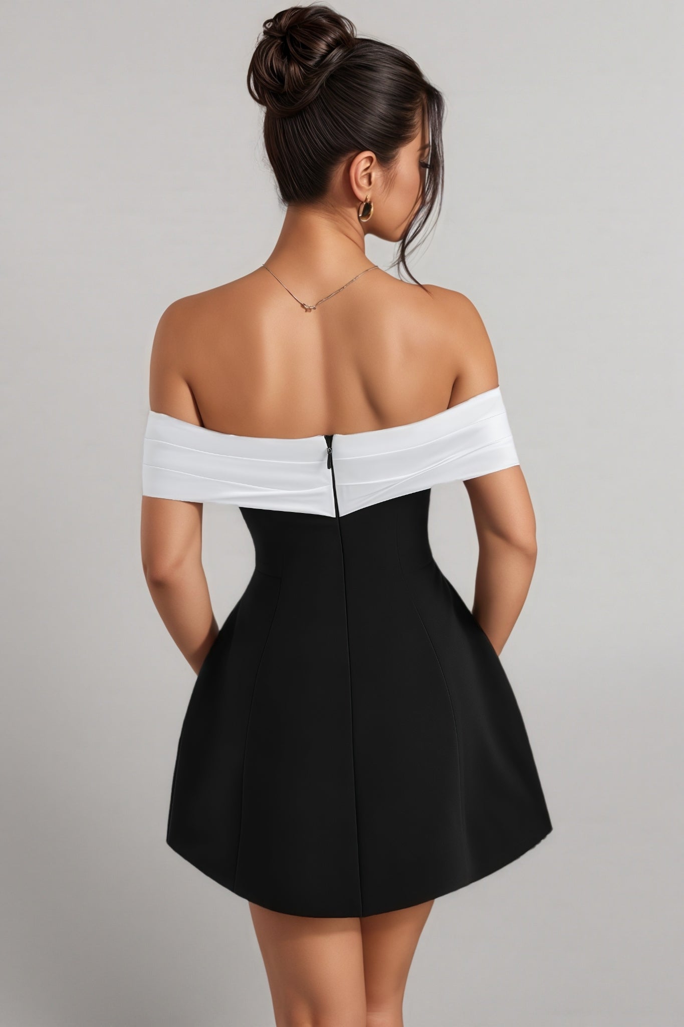 Mini sukienka Bardot Bubblehem w czarno-białe paski