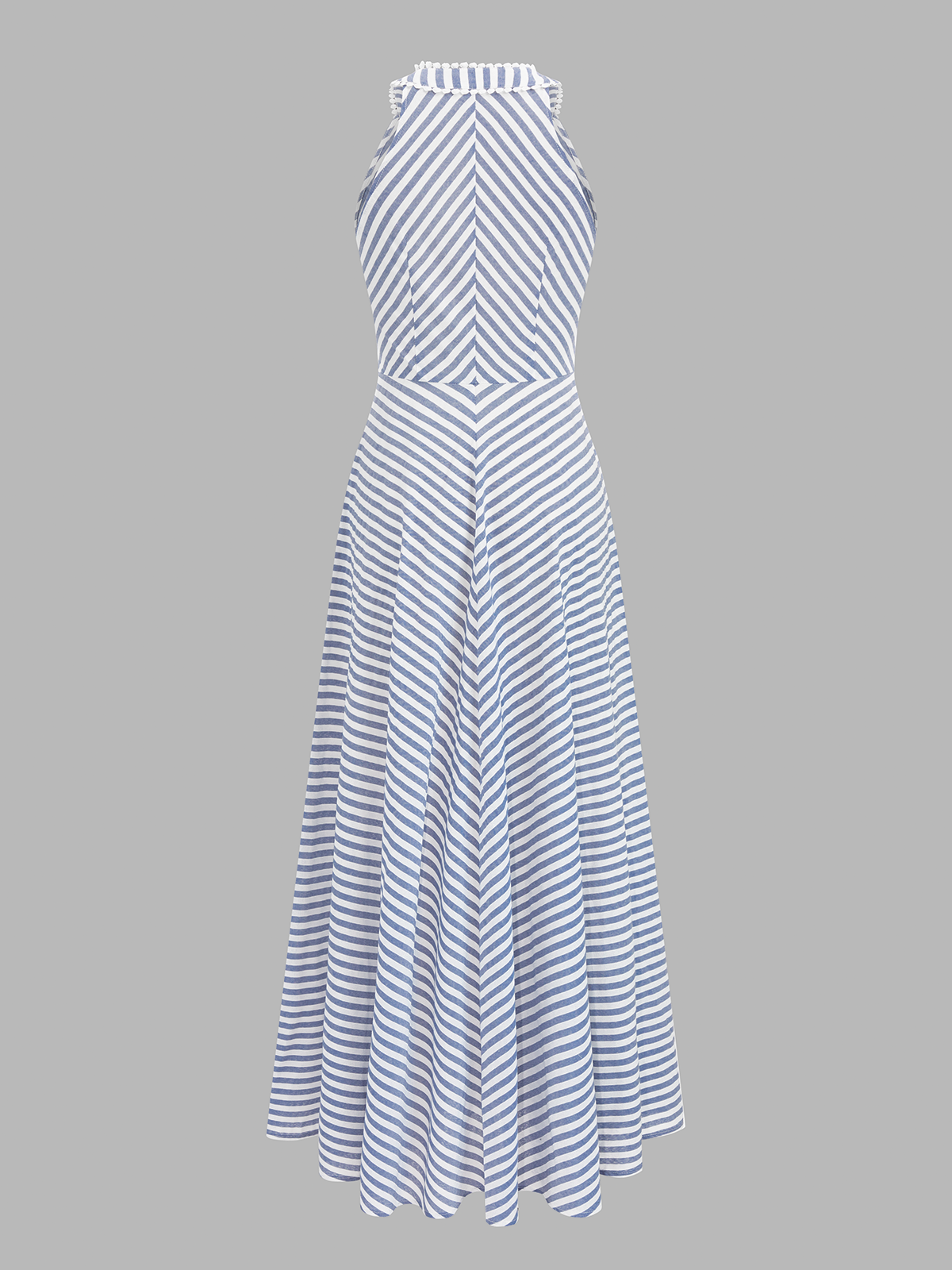 Modelka w damskiej sukience midi w paski z dekoltem halter