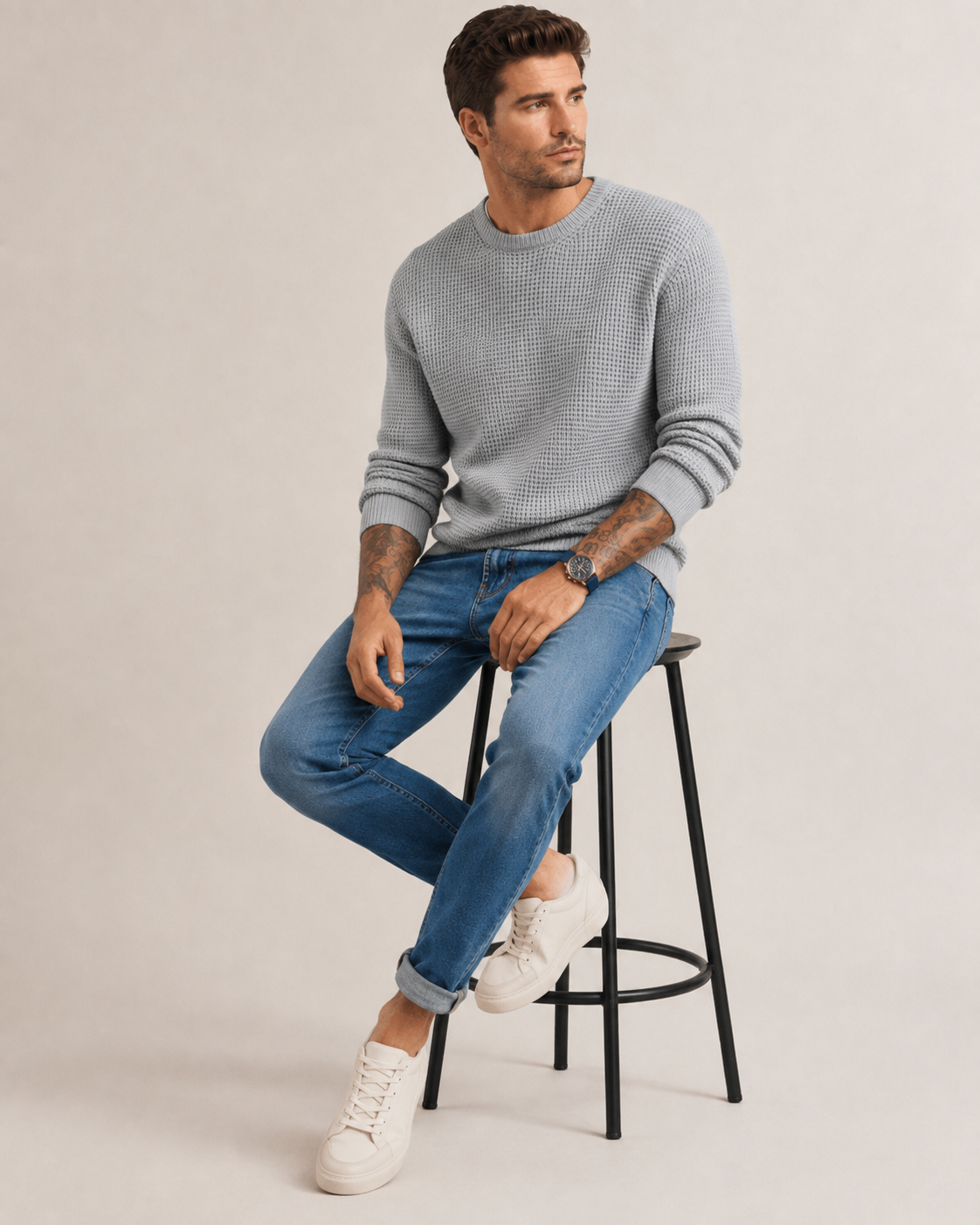 Sweter dzianinowy męski prezentowany z przodu