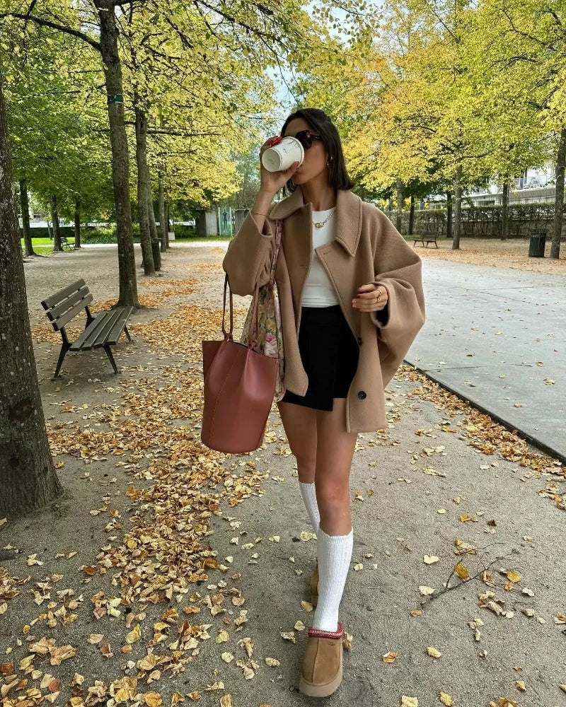 Jessy – Beżowy płaszcz dla pań na zmienną pogodę