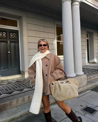 Jessy – Beżowy płaszcz dla pań na zmienną pogodę
