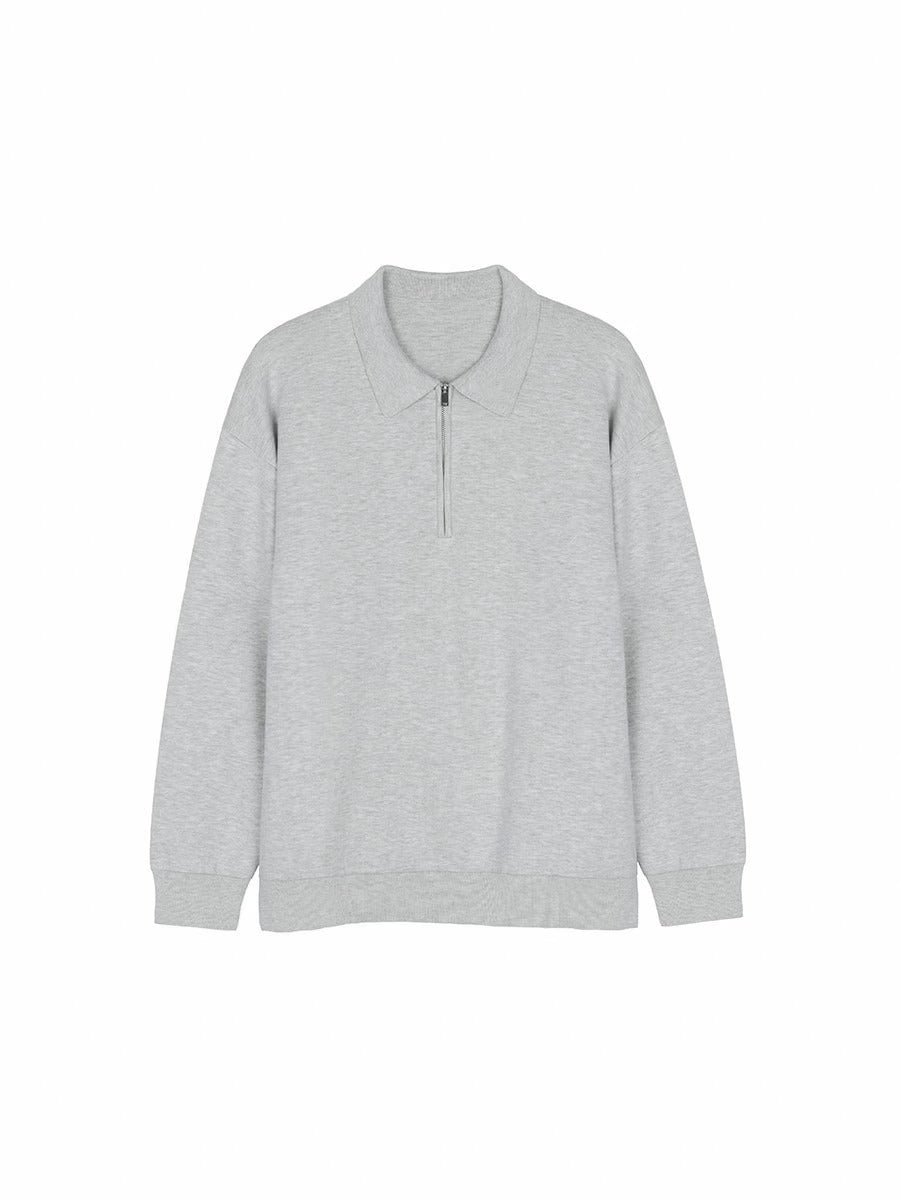 Bluza z kołnierzykiem polo prezentowana z przodu