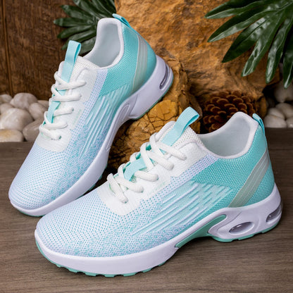 Męskie sneakersy sportowe pokazane z boku