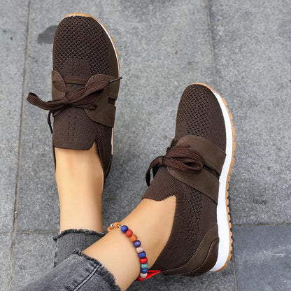 Lekkie damskie sneakersy – widok z tyłu