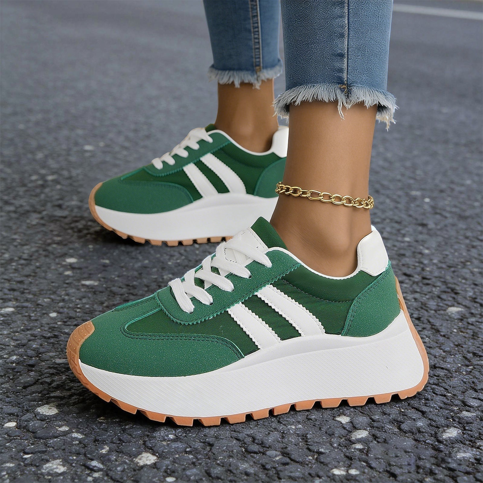 Damskie sneakersy chunky na platformie z profilowaną podeszwą – widok z przodu