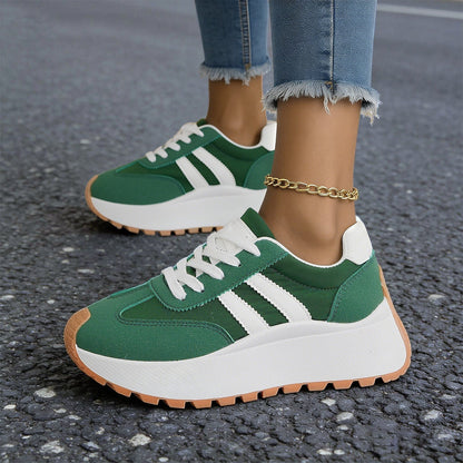 Damskie sneakersy chunky na platformie z profilowaną podeszwą – widok z przodu