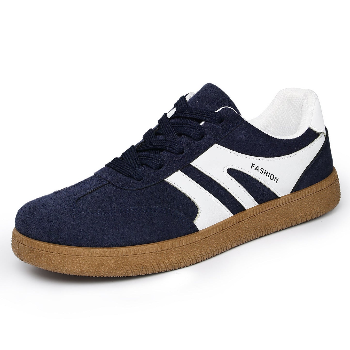Detal sznurowania i języka męskich sneakersów retro