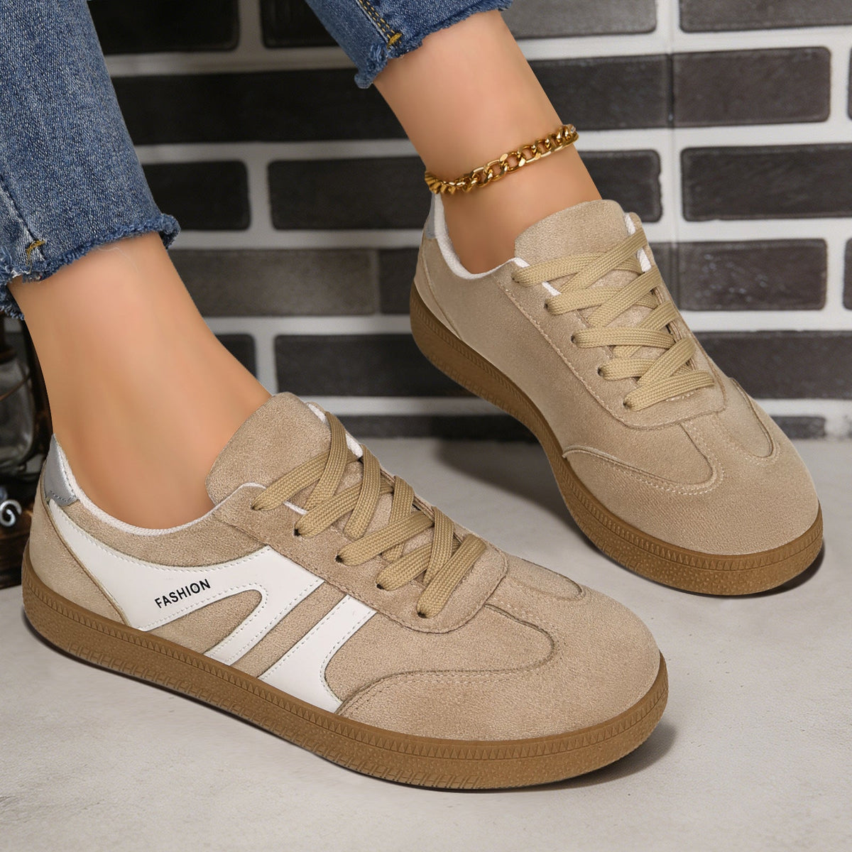 Męskie sneakersy retro z zamszową cholewką i profilowaną gumową podeszwą