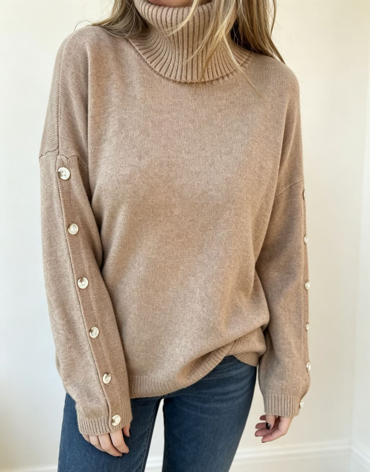 Sweter oversize z guzikami na chłodne dni