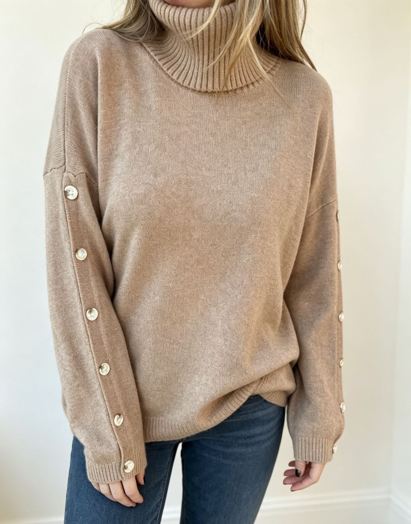 Damski Sweter Oversize Z Golfem I Guzikami