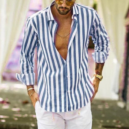 Widok z przodu męskiej koszuli slim fit w pionowe paski