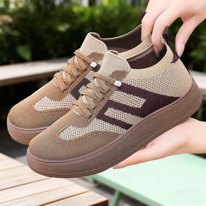 Damskie buty wsuwane z dekoracyjnym paskiem