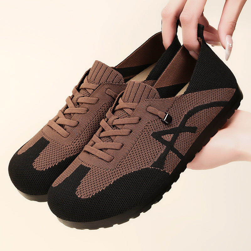 Damskie sneakersy wsuwane prezentowane z boku
