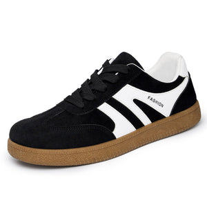 Tył męskich sneakersów z wyściełanym kołnierzem pięty