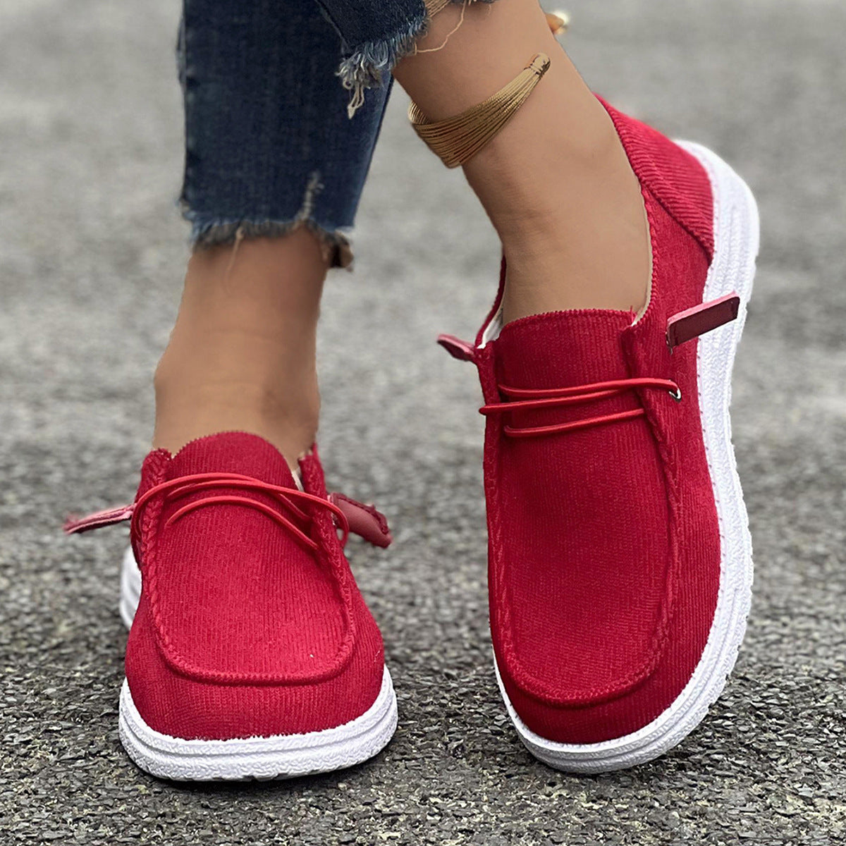 Podeszwa damskich sneakersów wsuwanych