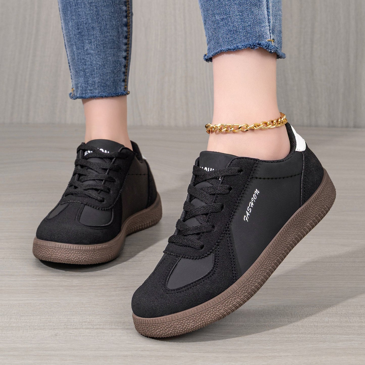 Damskie sneakersy casual z profilowaną gumową podeszwą
