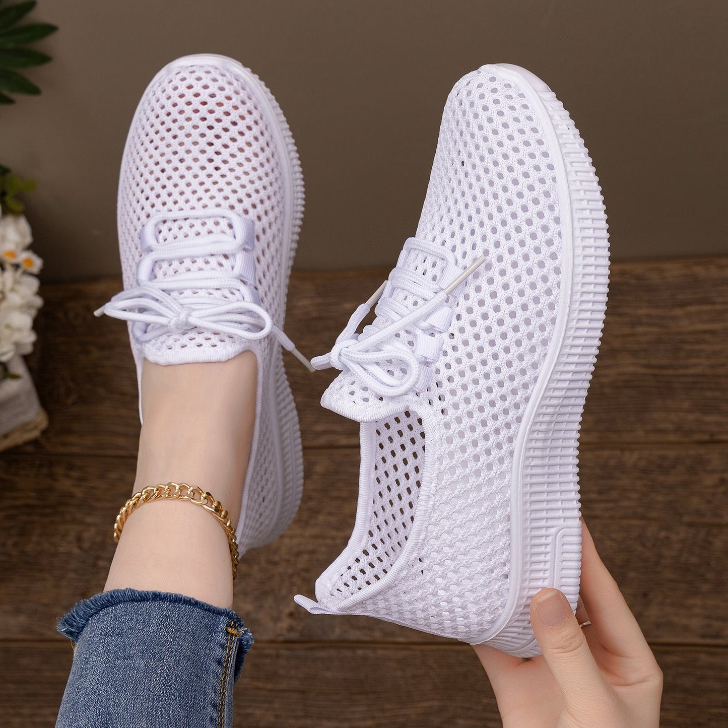 Damskie sneakersy slip on z oddychającej siatki – widok z boku