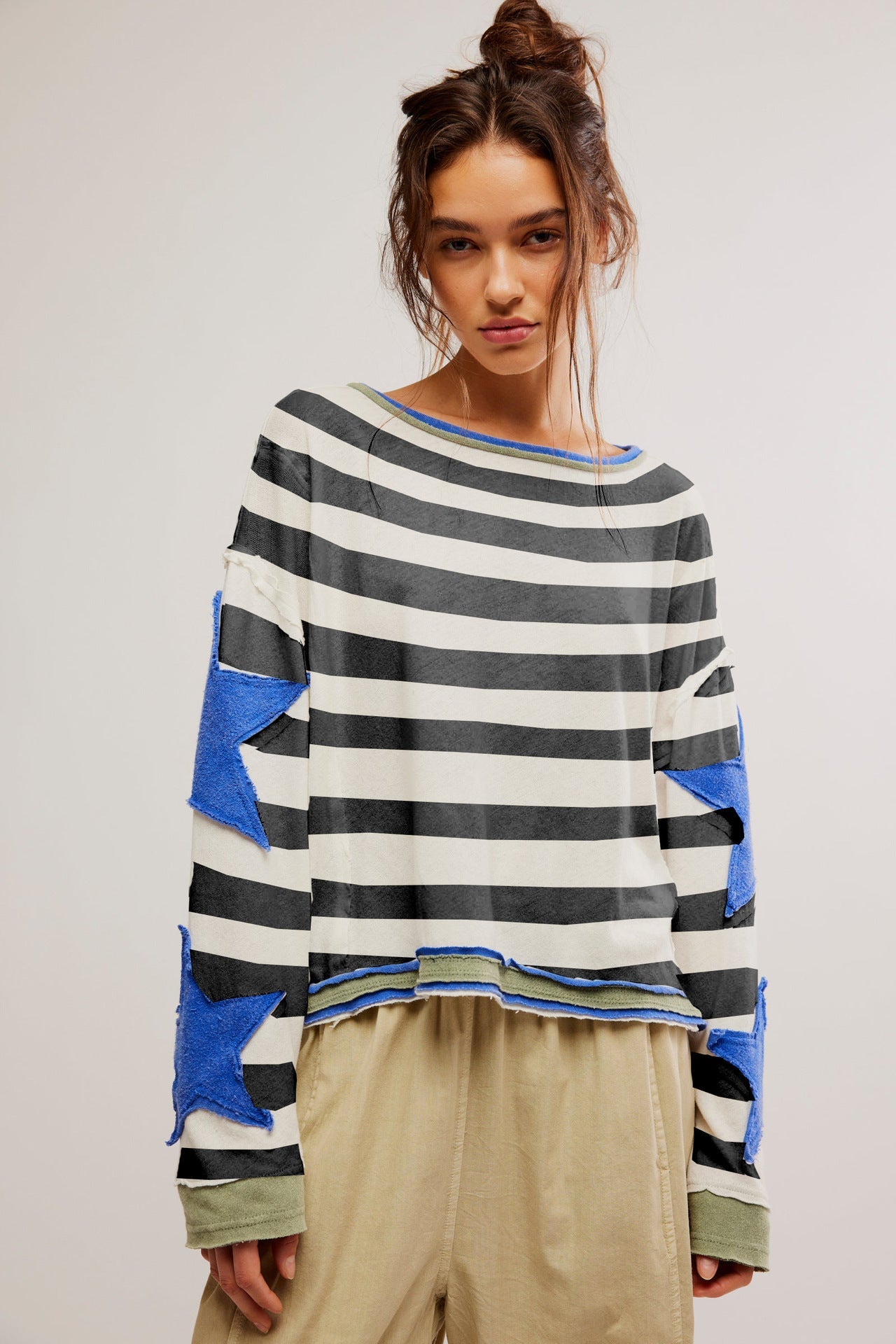 Bluza Oversize Z Kontrastową Aplikacją Gwiazdy