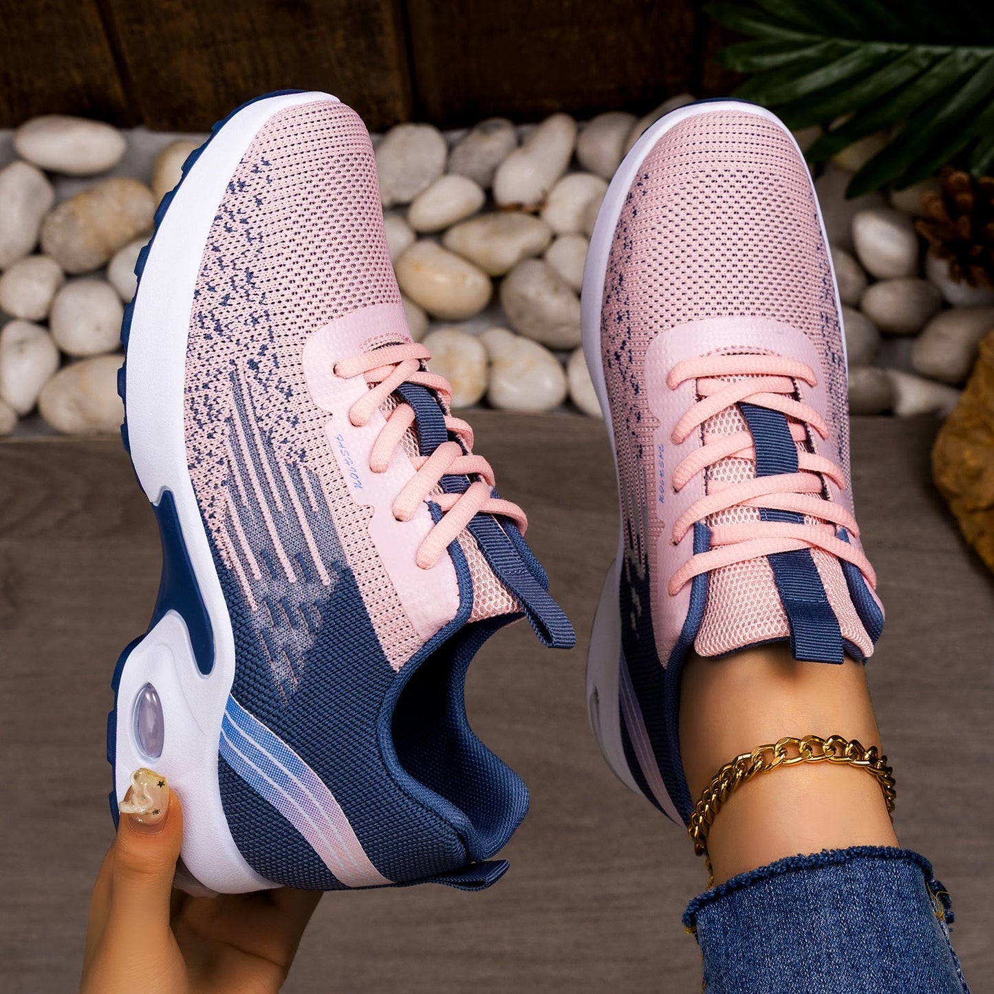 Profil męskich sneakersów dzianinowych z elastyczną podeszwą